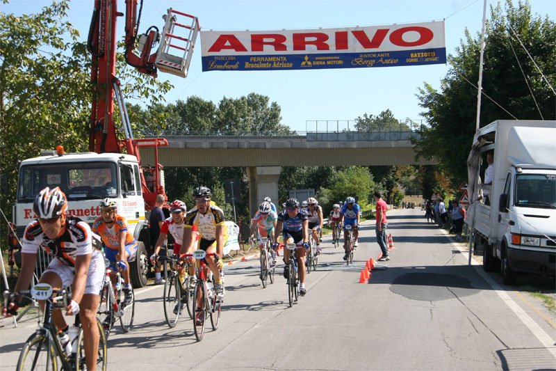 gal/2009/06 - GF della Valdarbia/arrivo_medio/IMG_7869-01.jpg